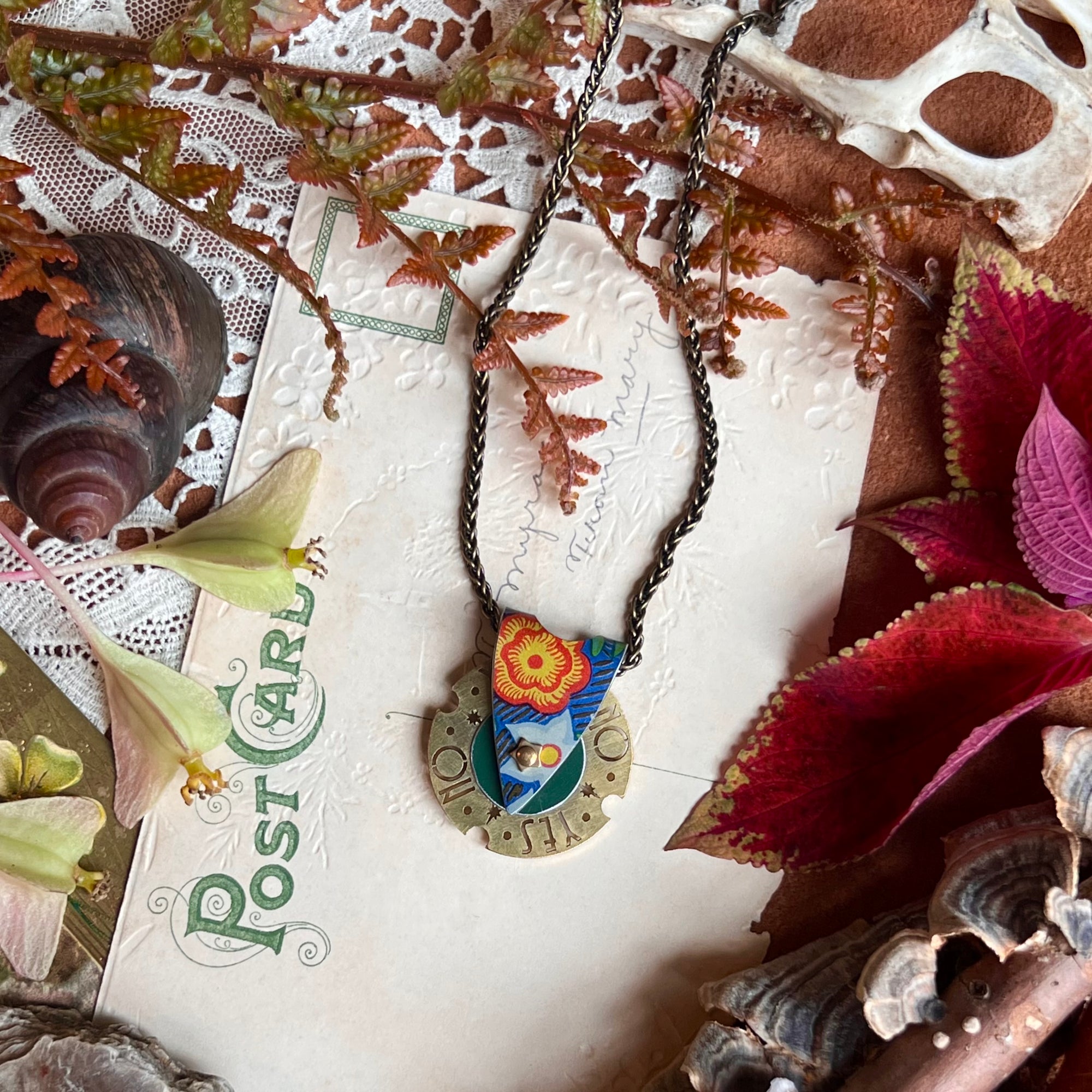 Fortune Teller Necklace, Holland 2