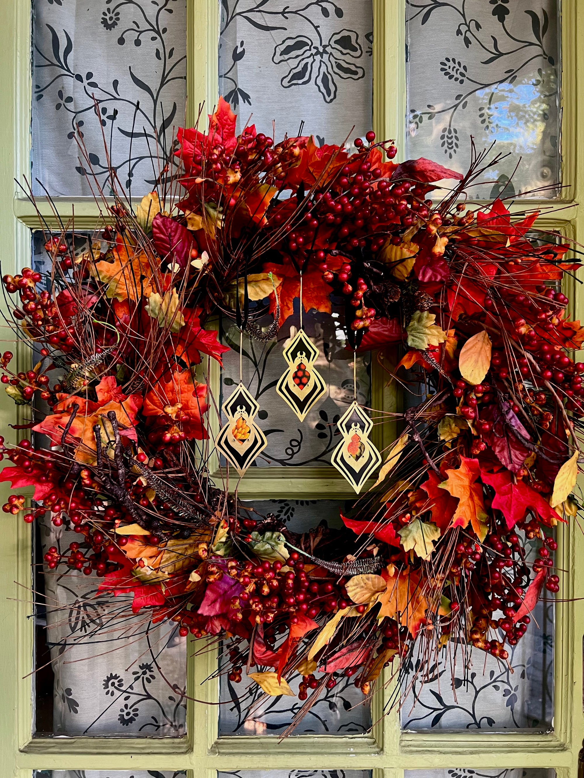 Spider Ornament, Mod Flower
