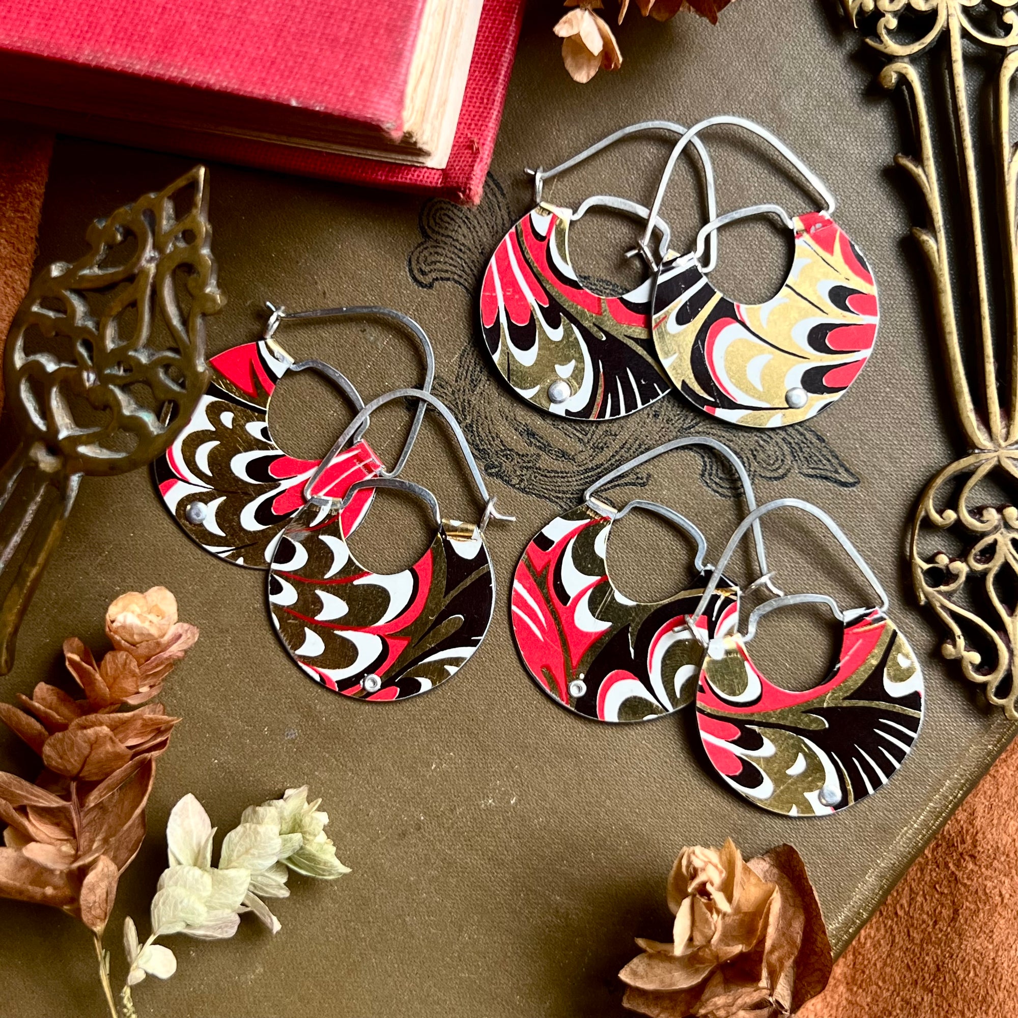 Marbled Swerve Hoop Earrings, Small