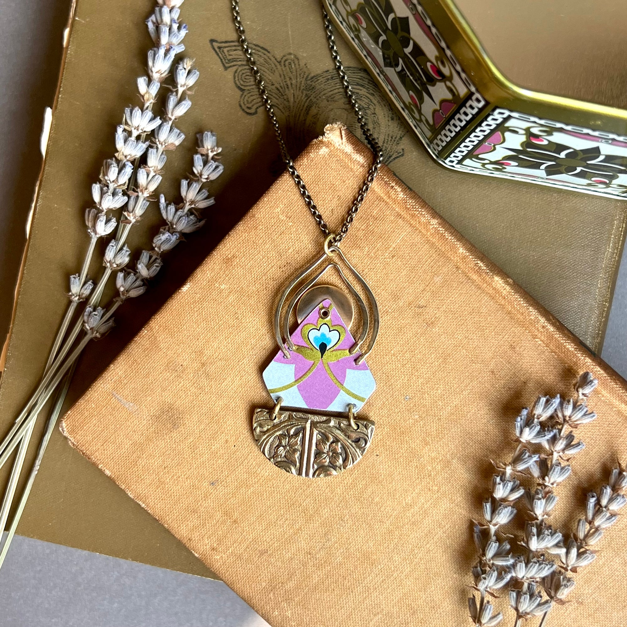 Secret Garden Necklace, Deco 2