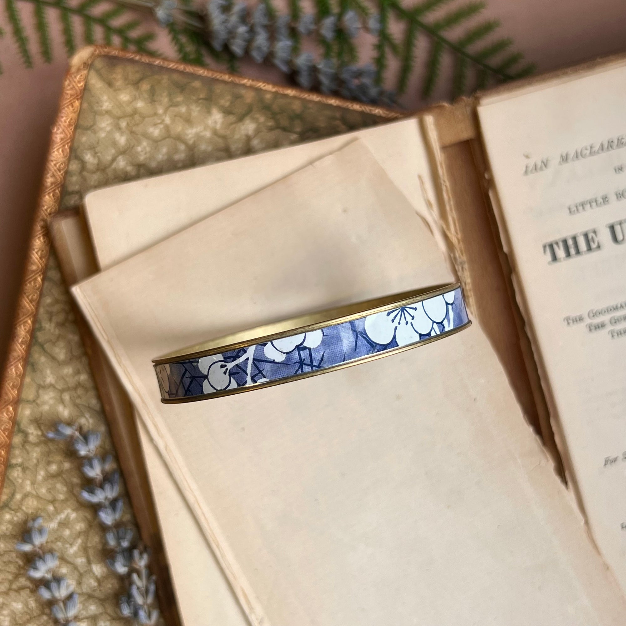 Bangle Bracelet Xtra Skinny, Blue Cherry Blossom