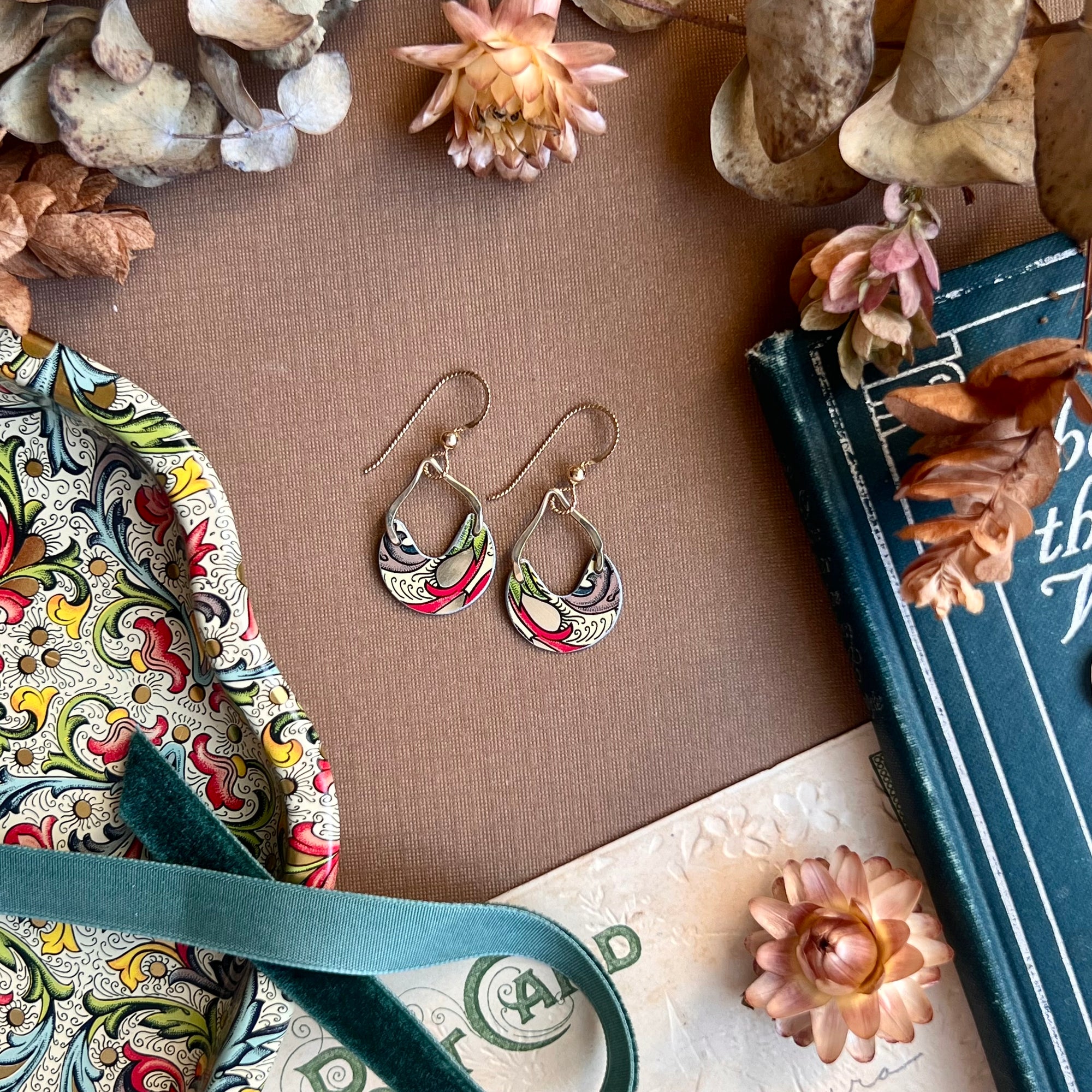 Florentine Tiny Keyhole Earrings