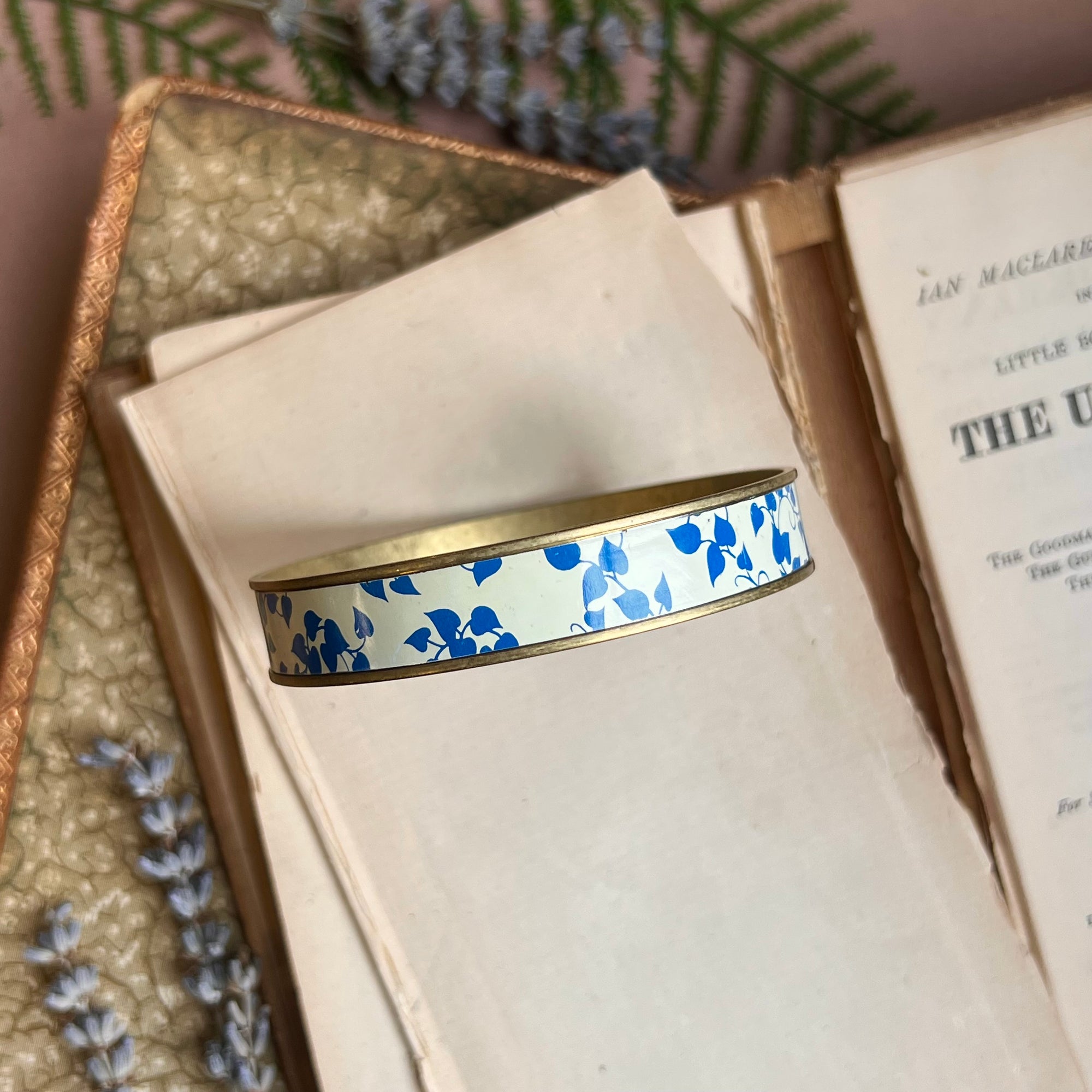 Bangle Bracelet Narrow, Blue Pothos