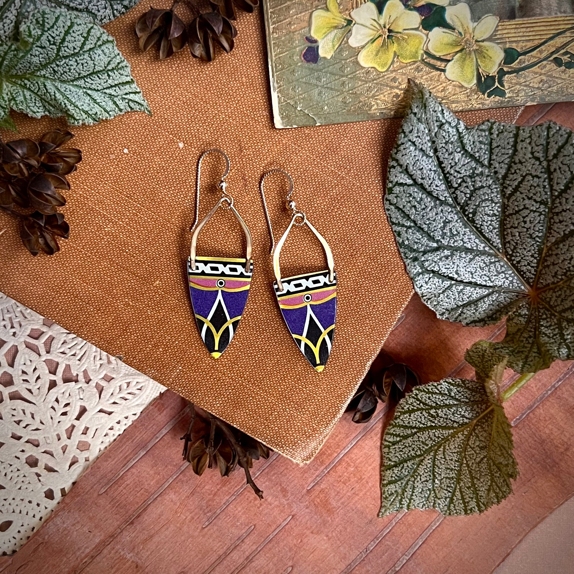 Elegant Dagger Earrings, Deco 1